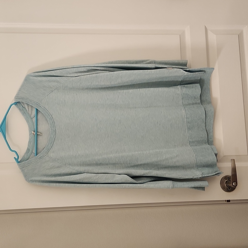 Long sweatshirt with thumb holes